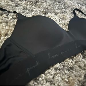 Victorias Secret PINK 
Wear Everywhere Wireless Lightly Lined Bra